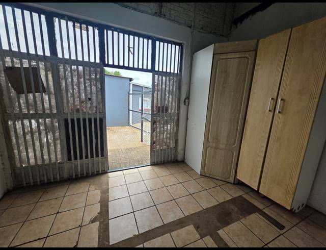 250M² BUSINESS TO LET IN BLESBOKLAAGTE